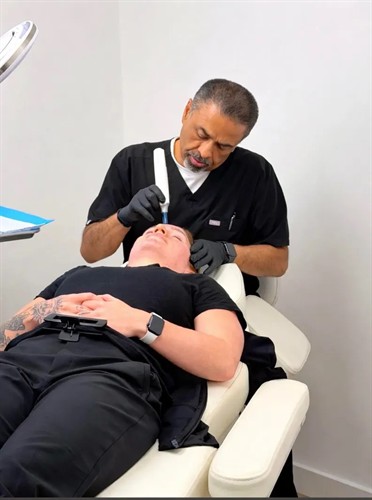 Gallery Image microneedlng.jpg
