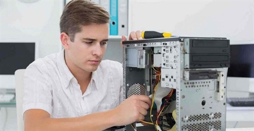 Gallery Image crystal-lake-computer-repair-technician.jpg