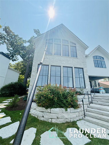 Gallery Image WindowCleaning_McHenry.PNG