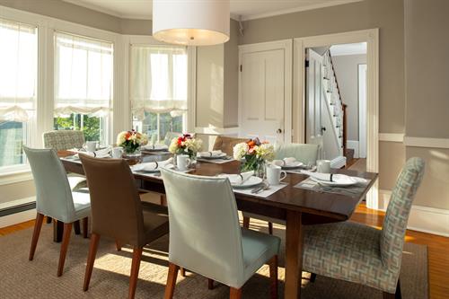 Gallery Image Common_Area_-_Dining_Room_(1).jpg
