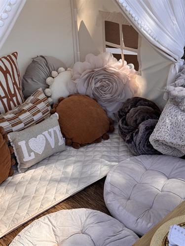 Gallery Image ME_Pillow_Kennebunkport.jpeg