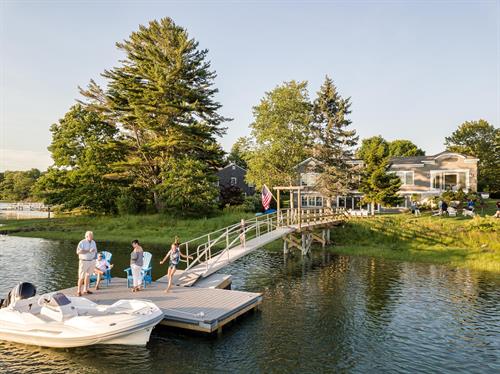 Gallery Image Riverbank_Thomas_and_Lord_05.jpg