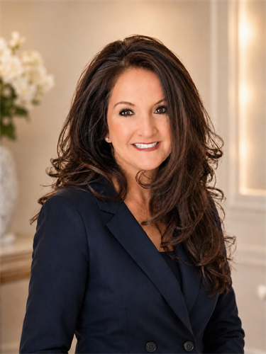 Gallery Image pamela-lee-dublin-ga-real-estate-broker-owner-headshot.jpg.PNG