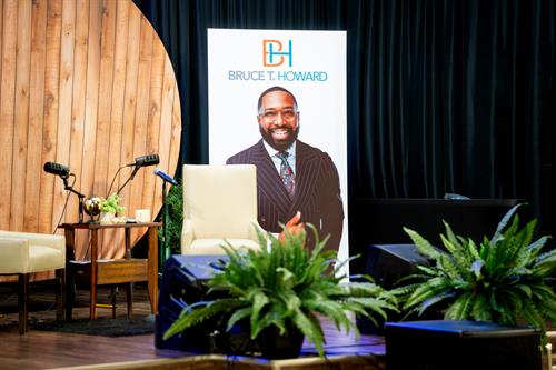 Gallery Image BruceHoward_BookSigning-1.jpg