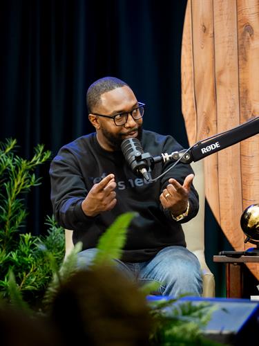 Gallery Image BruceHoward_BookSigning-22.jpg