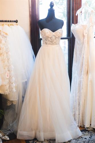 Gallery Image in-the-shade-weddings-lily-leaf-bridal-boutique-lagrange-9.jpg