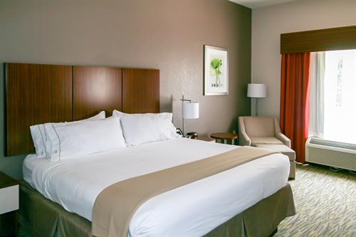 Gallery Image Holiday_Inn_Express_and_Suites_004.jpg