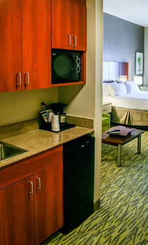 Gallery Image Holiday_Inn_Express_and_Suites_011.jpg