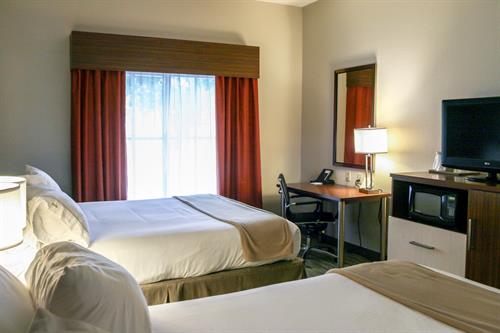Gallery Image Holiday_Inn_Express_and_Suites_013.jpg