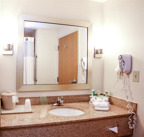 Gallery Image Holiday_Inn_Express_and_Suites_034.jpg