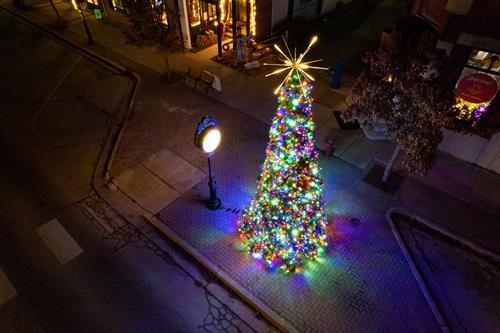 An aerial photo of the 2022 Downtown Elk Rapids Christmas Tree