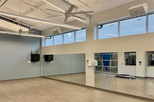 Designed to blend in, built to perform. This gym’s audio system was thoughtfully integrated into the space, delivering quality sound without distracting from the environment. A great example of OAV’s Design & Installation team creating technology that works seamlessly with the space around it.