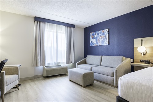 Gallery Image ENK1-Suite_couch.jpg