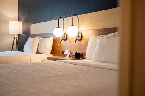 Gallery Image Queen._Queen_Headboard.jpg