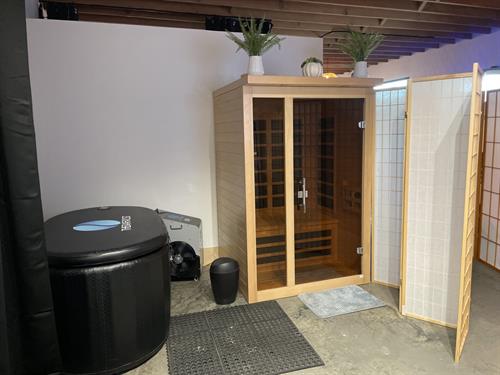 Cold Plunge & Red/Near-Infrared Light Sauna - For pain relief (anti-inflammatory effects), muscle recovery, and helps improve blood flow.