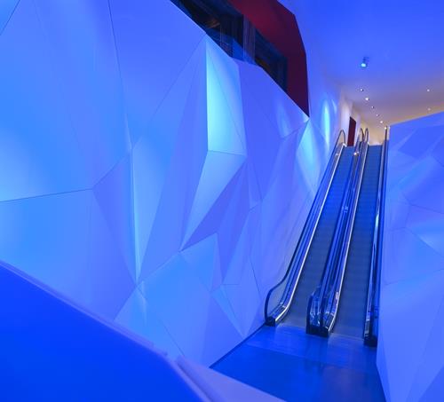 Gallery Image lobby_escalators.jpg