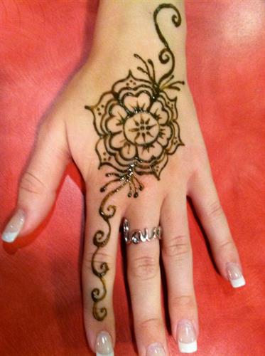 Henna Artists for Parties and Events