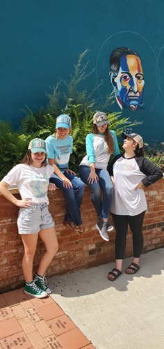 Gallery Image 4_girls_having_fun.jpg