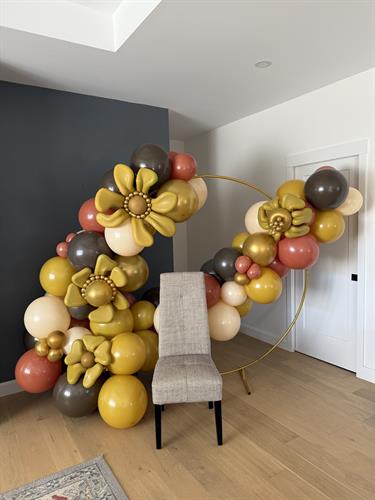 Balloon garland with distorted balloon flowers