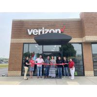 Verizon Celebrates Store Remodel With Ribbon Cutting
