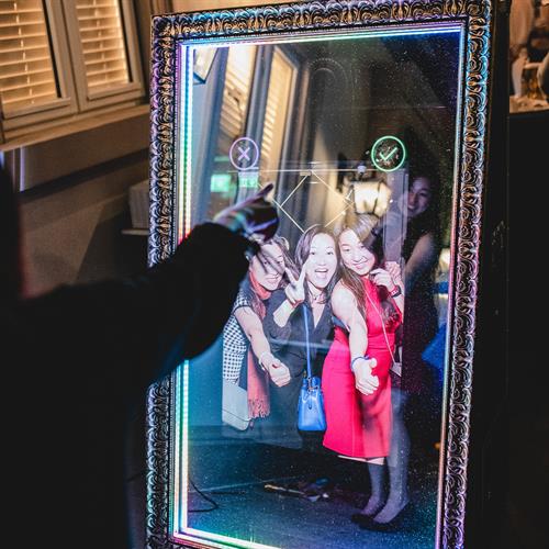 Gallery Image mirror-photo-booth-rental-orlando.jpg