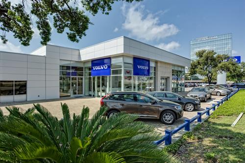 Gallery Image volvo_store.jpg