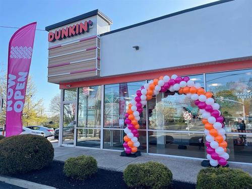 Our Classic 20ft arch for Dunkin's grand opening in Willow Grove, PA!