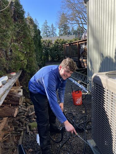 Gallery Image Holcomb_on_the_job.jpg
