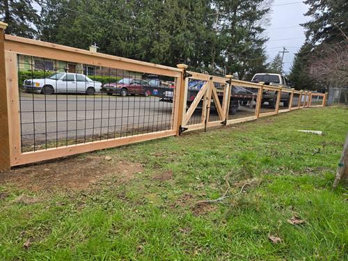 Gallery Image 3.5H_Cedar_Black_Hog_Panel_-_Link_3.jpg