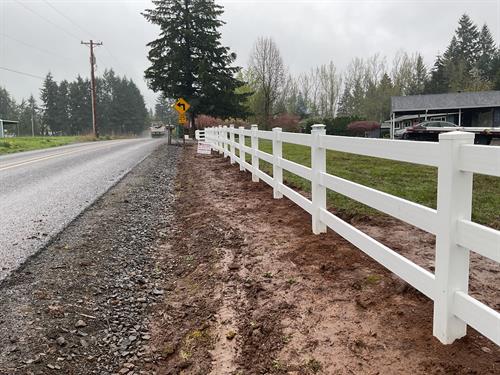 Gallery Image 4'H_3-Rail_Ranch_Vinyl_-_Beatty_3.jpg