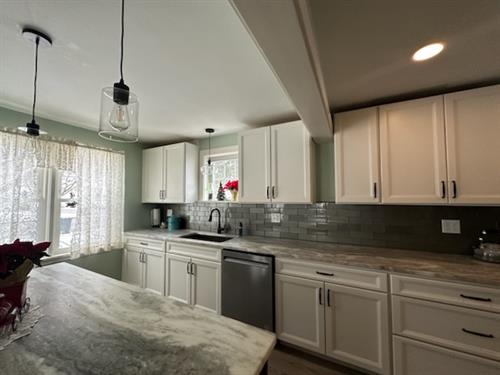 Brand new kitchen, countertops and lightening. 