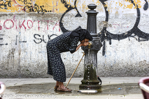 Photojournalism, Getting a drink