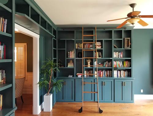 Cat-Friendly Bookshelves with Library Ladder // Nashville, TN (2021)