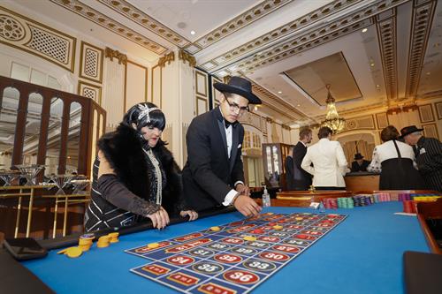 Players at an Aces Up roulette table