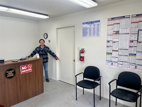 foothill quicky smog customer seating area