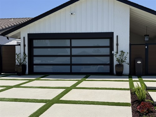 Gallery Image Alliant-garage-door-full-veiw-garge-door.JPEG