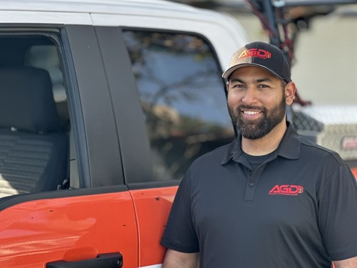 Gallery Image alliant-garage-door-service-tech.JPEG