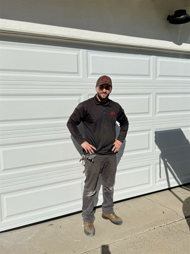 Gallery Image arage-door-service-technician-anaheim-ca.JPEG