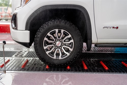 Our Easy Load Belt makes pulling in simple — no straddling, no guesswork, just drive on and relax.