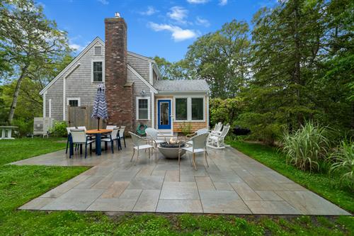 Beautiful patio to gather with family and friends. Beautiful patio to gather with family and friends.