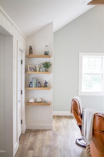 Gallery Image 30_ellis_bult_in_shelves.jpeg Gallery Image 30_ellis_bult_in_shelves.jpeg