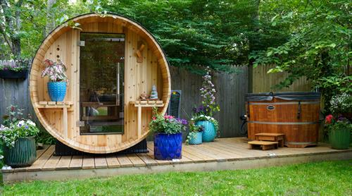 Sauna and cold plunge 
