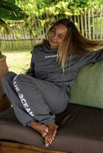 Made for slowing down. Comfort that moves with every moment of rest.