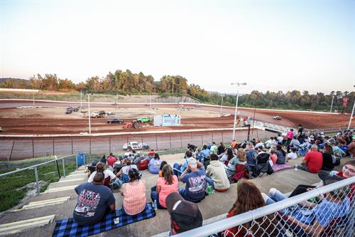 Racing at Thunder Mountain Speedway, Photo Credit: Dylan Wilson