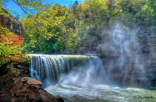 The beautiful Cumberland Falls