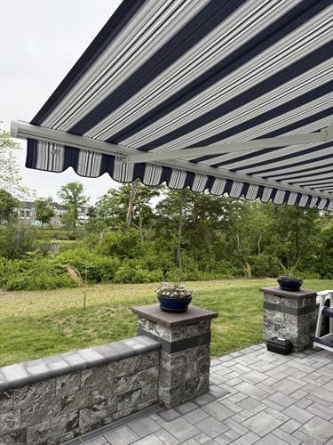 Gallery Image stripped_awning_de.jpg