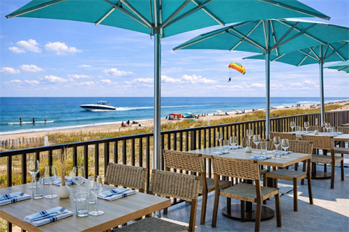 Multiple food and beverage outlets