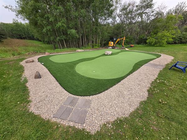 Gallery Image puttinggreen.JPG