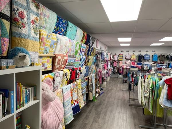 Quilt Wall and Free Shopping Space