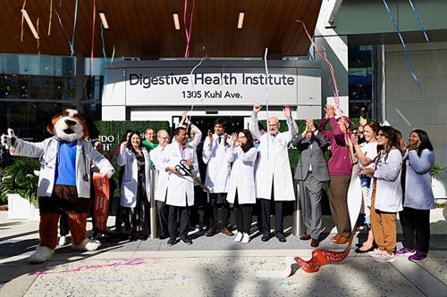 Gallery Image OrlandoHealth_DHI_RibbonCutting_LowRez_39.jpeg